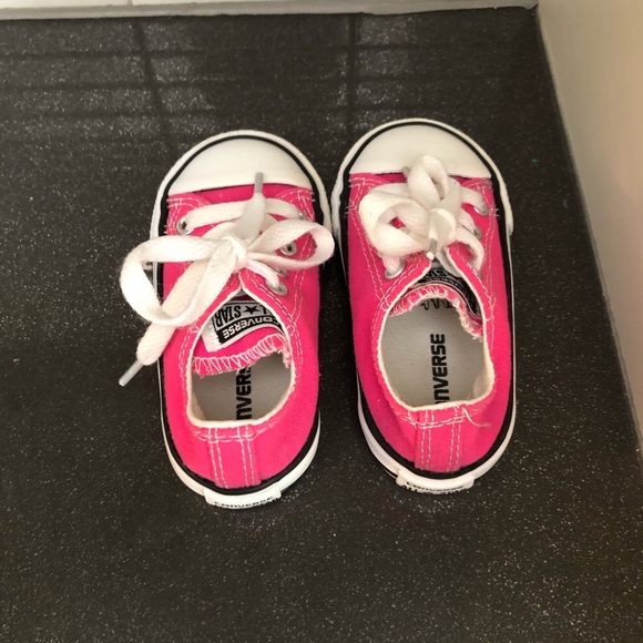 EUC Converse baby Chuck Taylor Low Top - Picture 6 of 10